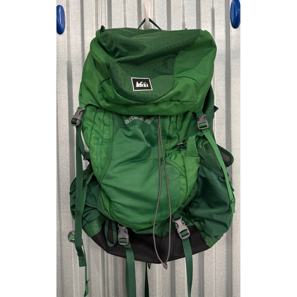 REI Passage 38 Hiking Backpack Green Adjustable Torso Internal Frame Pack